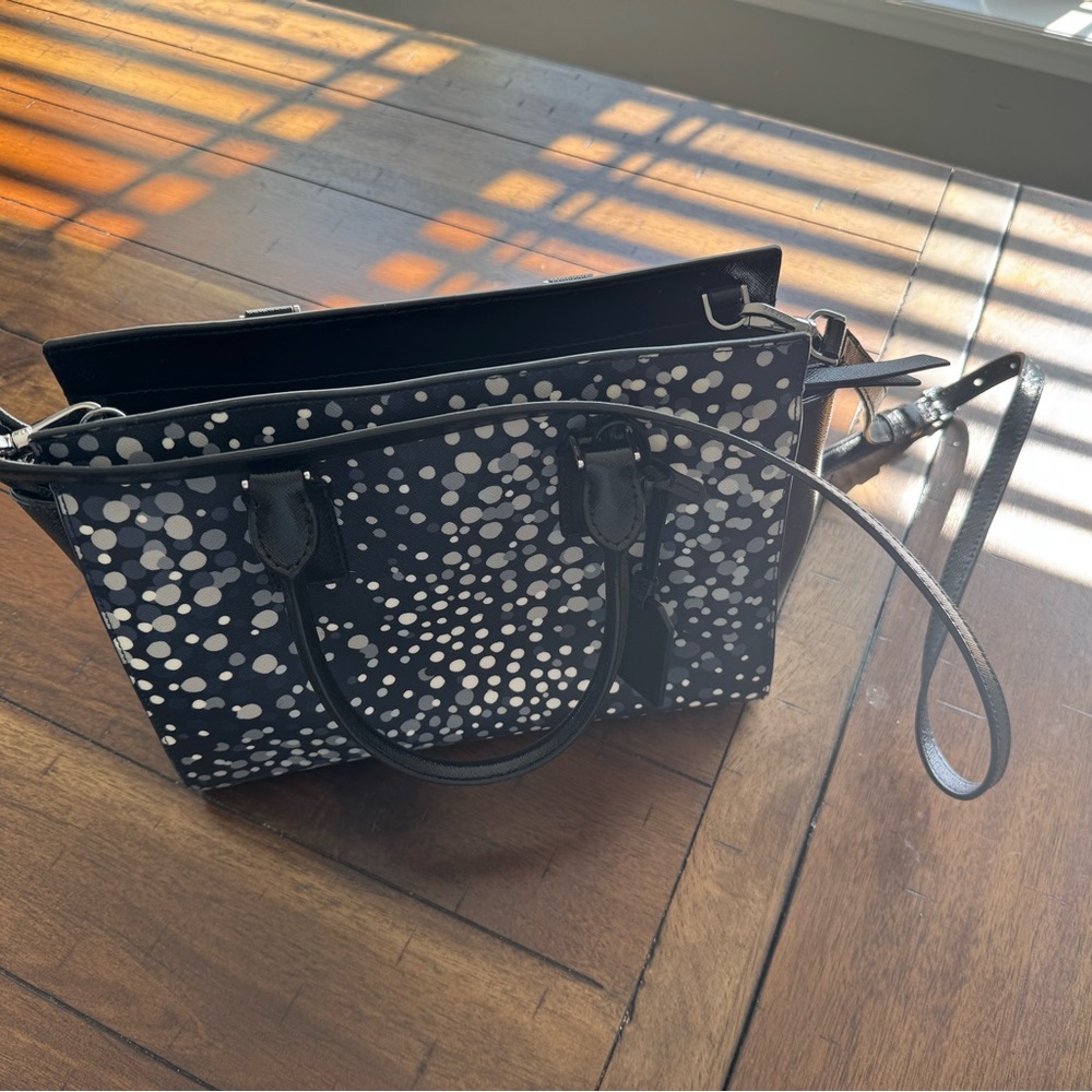 Kate Spade Black and White with blue accents Women's Bag - used only twice - Picture 2 of 2